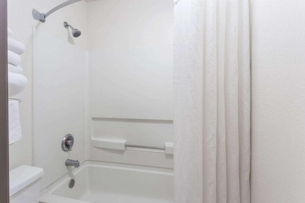 Super 8 by Wyndham Woodstock image 10