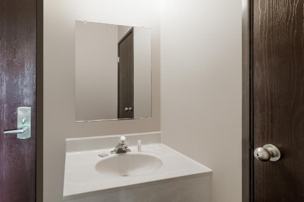 Super 8 by Wyndham Woodstock image 18