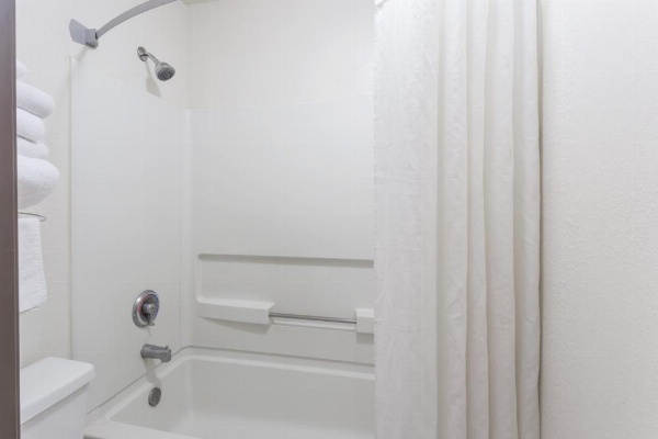 Super 8 by Wyndham Woodstock image 19