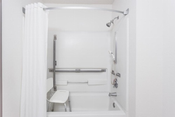 Super 8 by Wyndham Woodstock image 22