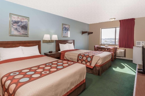 Super 8 by Wyndham Woodstock image 7